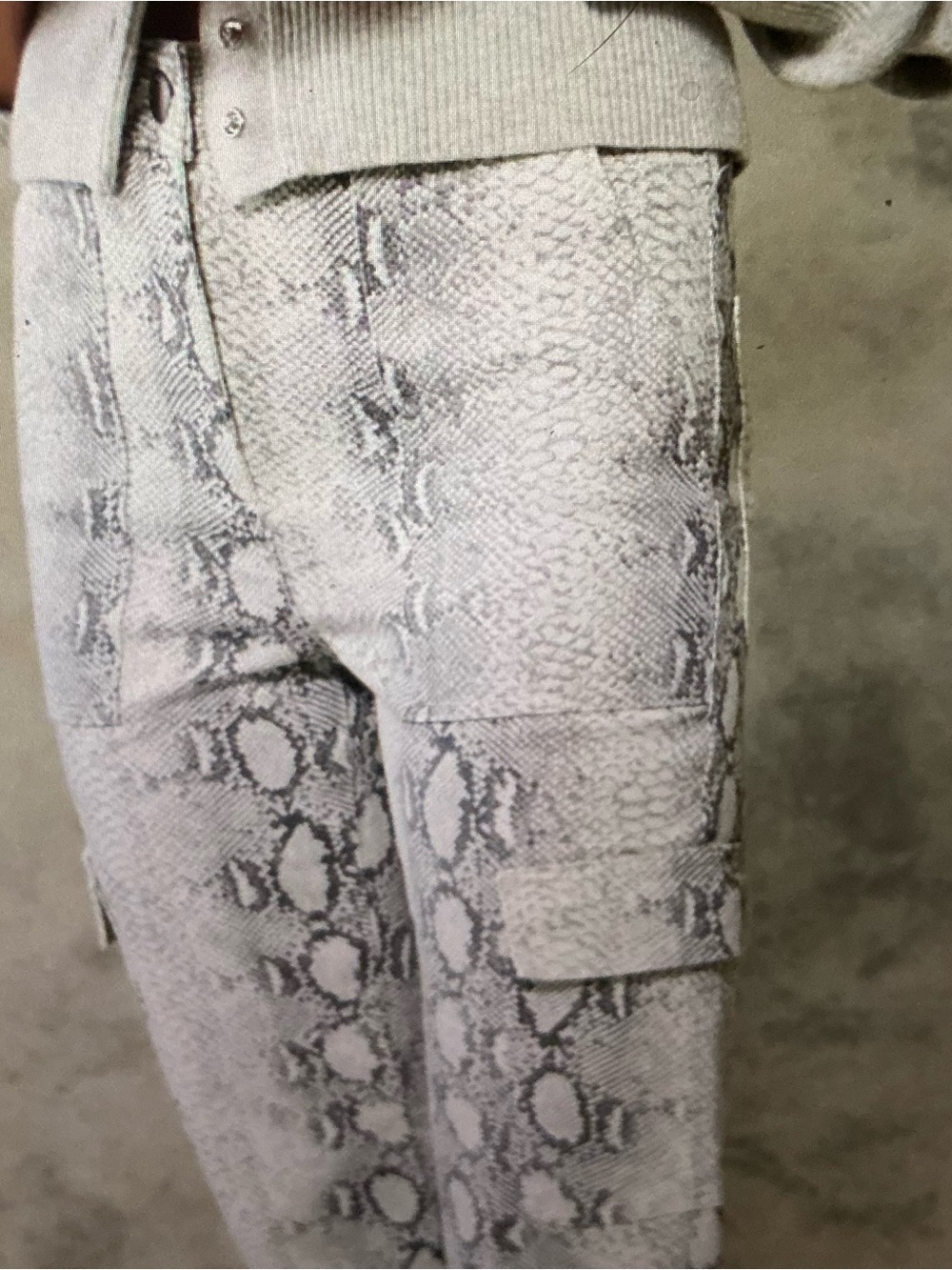 Mint Velvet Snake-Print Cropped Jeans in Light Gray
